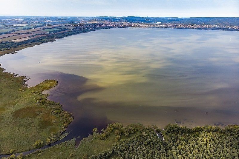 Прокуратурата образува досъдебно производство заради замърсяване на Варненското езеро