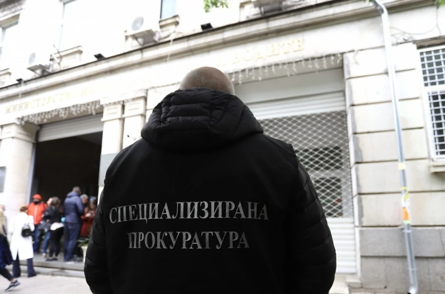 Президентският секретар по правни въпроси и антикорупция Пламен Узунов е уличен в търговия с влияние