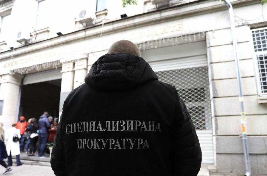 Президентският секретар по правни въпроси и антикорупция Пламен Узунов е уличен в търговия с влияние