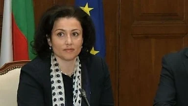 Министър Танева: Заболяванията по животните не подбират кой е на власт