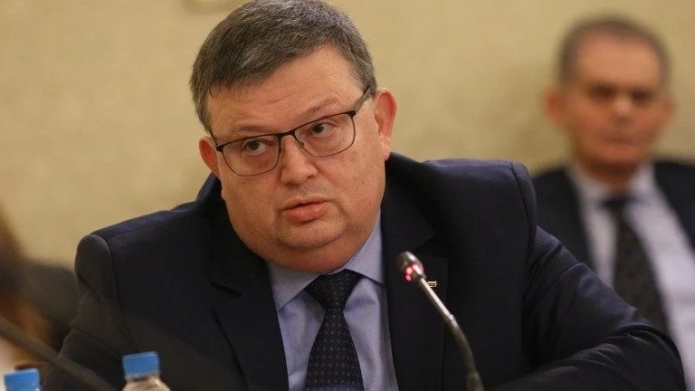 Комисията на Сотир Цацаров се прицели в счетоводителка и лихвар