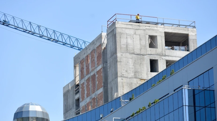 ДНСК спря строителството на небостъргача I Tower в центъра на София