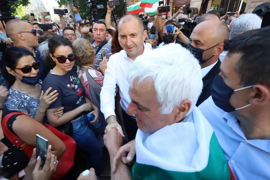 За втора вечер президентът оглави протеста с призива \