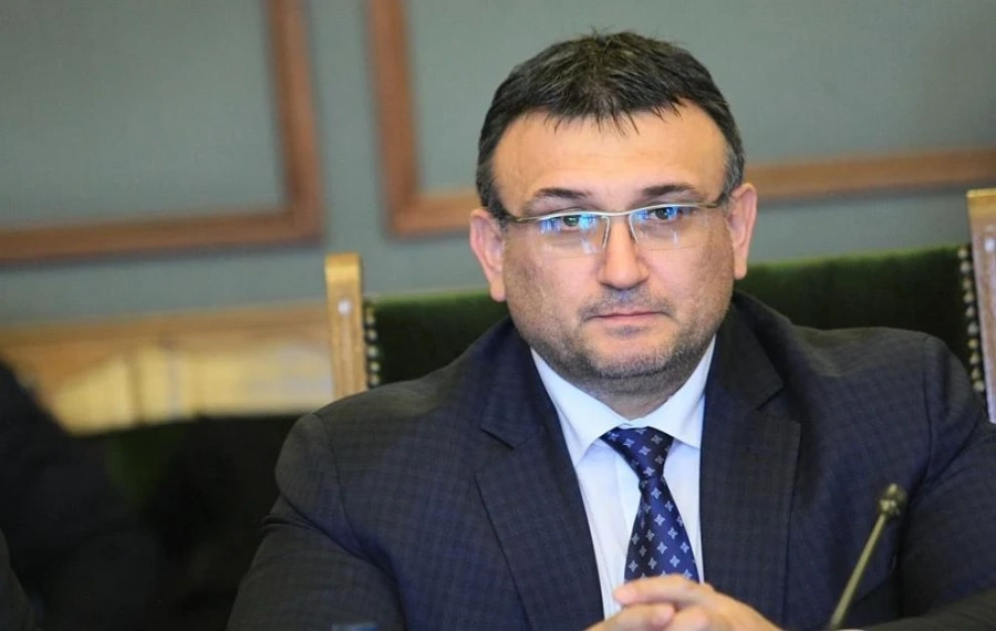 Младен Маринов няма да приеме оставката на директора на полицията в Бургас