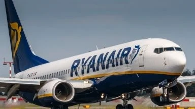 Самолет на Райънеър кацна в Осло след бомбена заплаха