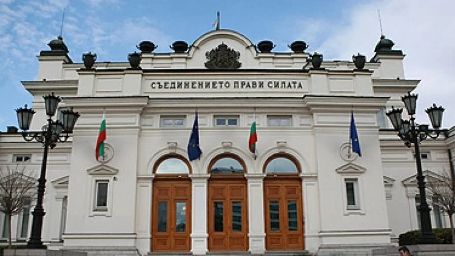 Утре в 7,00: блокада на парламента и национална стачка