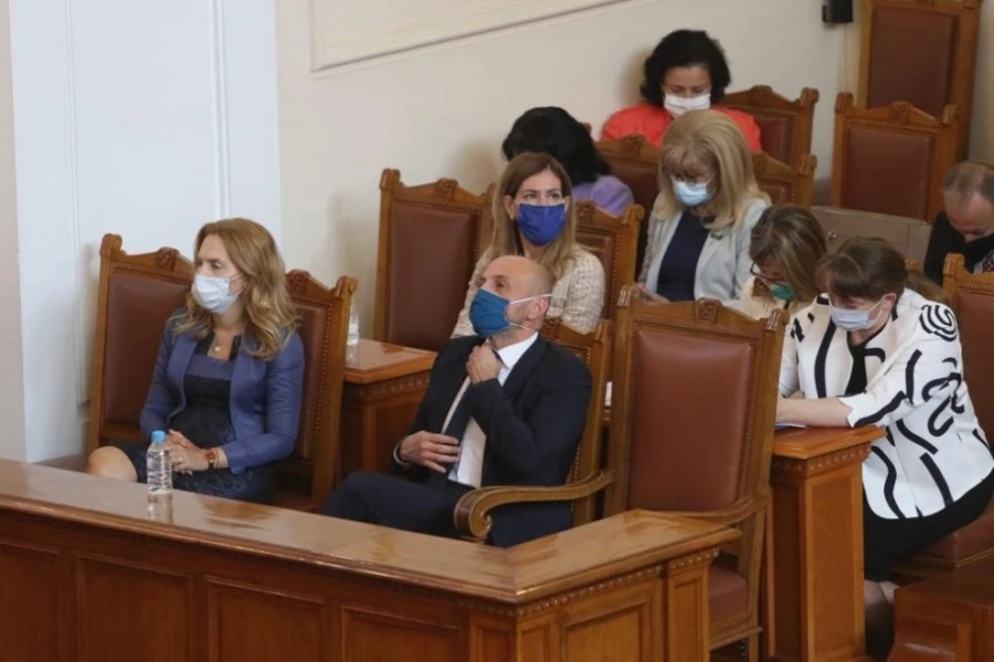 След рекордно кратки дебати - гласуват вота на недоверие на 21 юли