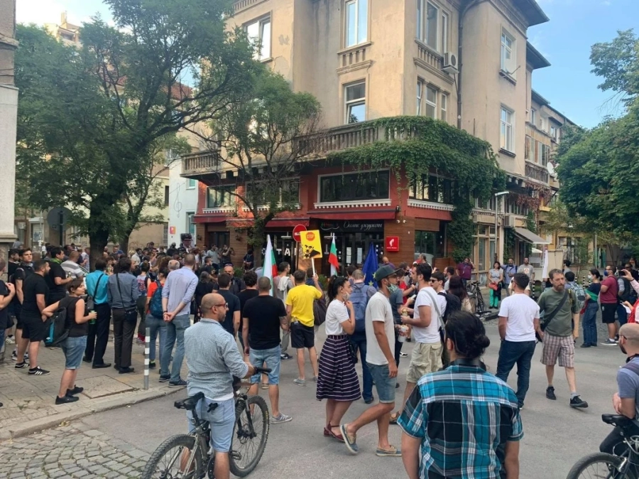 13-та вечер на протести в столицата
