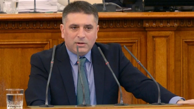 Правосъдният министър и депутатите лобират за колекторските фирми