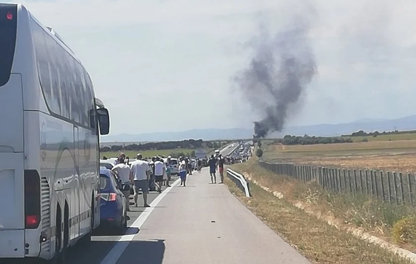 Автомобил се запали на АМ Тракия край Бургас и предизвика задръстване