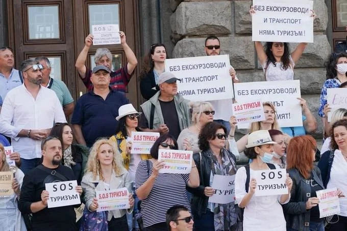 Туроператори и туристически агенти излизат на протест