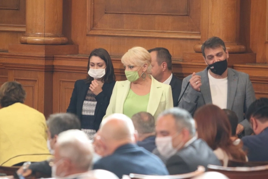Нинова: Борисов да дойде в парламента с числа за изпълнението на бюджета