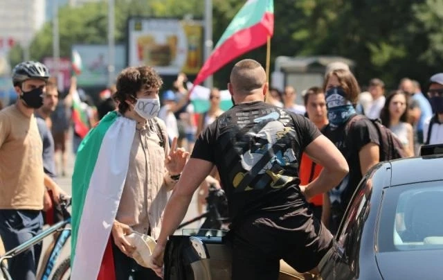 Блокаж на едно от най-големите кръстовища в София от протестиращите