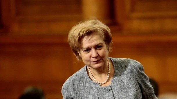И Менда Стоянова, и Нинова против 9% ДДС за вино и бира