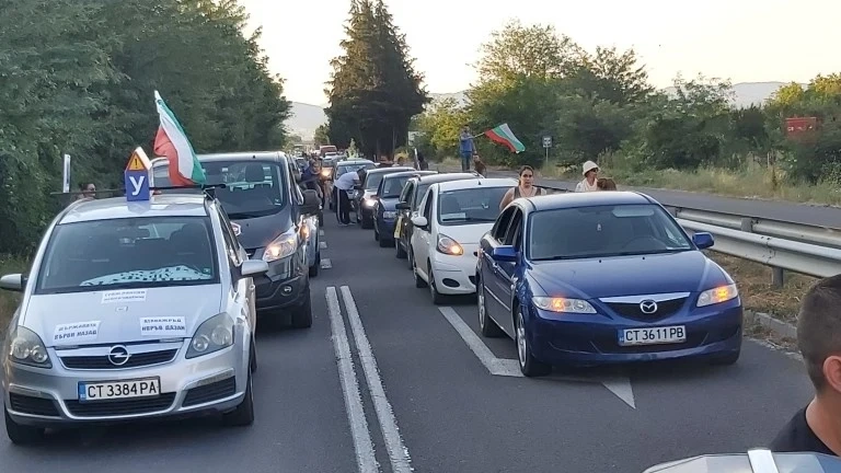 Недоволстващите в Стара Загора настояват да излязат на \