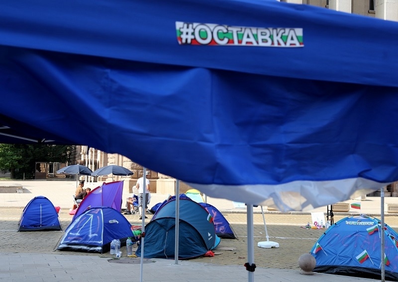 Блокадите в столицата продължават