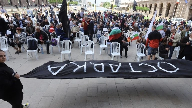 Протестиращите искат площадът пред Ректората да носи името „Майка България“