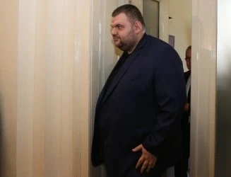 ВМА крие документите за даренията на Делян Пеевски