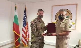 Шефът на отбраната на посещение в САЩ