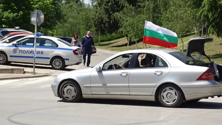 Протестно автошествие тръгна към \