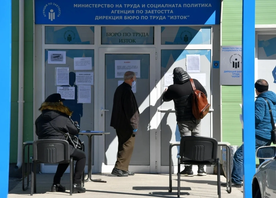 Безработните с възможност за собствен бизнес чрез Бюрата по труда