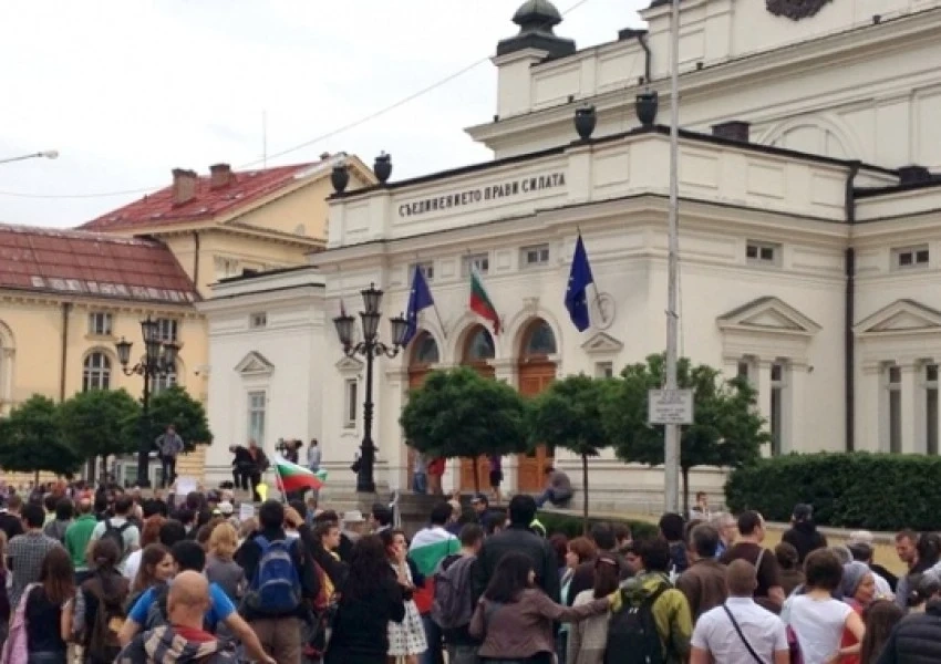 Призоваха за протест пред парламента преди изслушването на Борисов