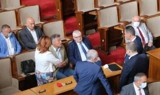 Пропадна извънредното заседание на Народното събрание