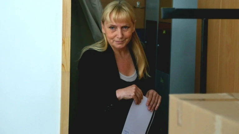Елена Йончева и Радан Кънев с общо искане - в ЕП да обсъдят кризата в България