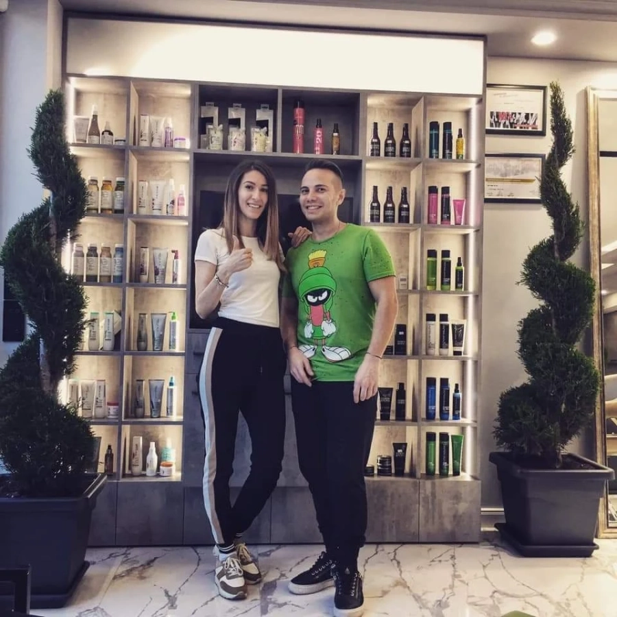 Топ фризьор съветва за лесни прически с мокра коса за лятото