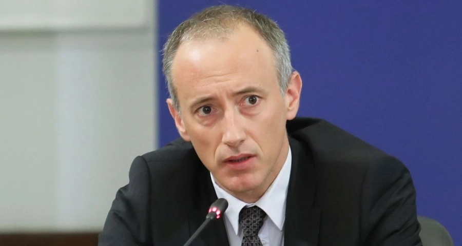 Вълчев: Само по медицински причини децата ще учат с класа си чрез електронно устройство