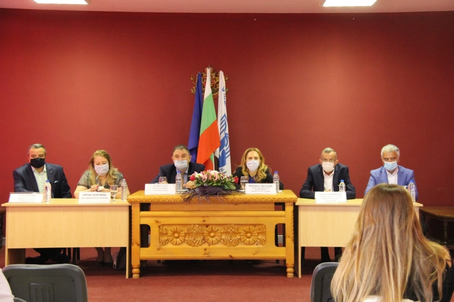 Николова на работна среща в Сапарева баня: СПА туризмът трябва целенасочено да се развива и популяризира