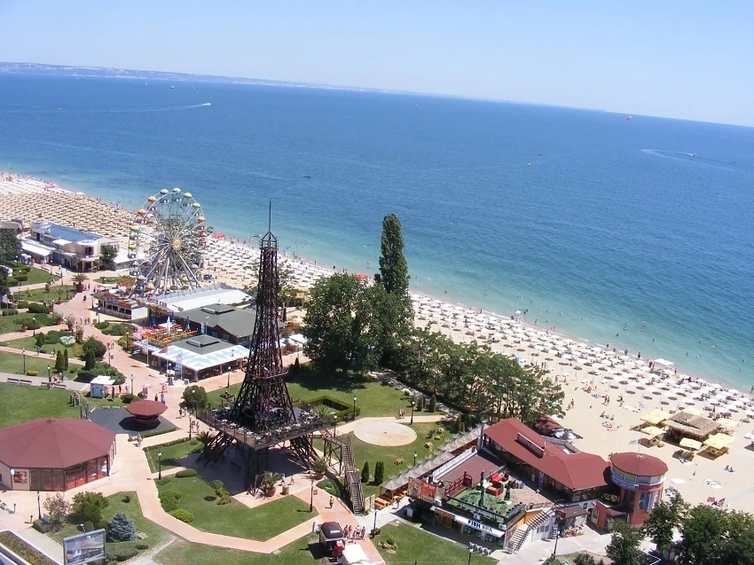 В Златни пясъци започнаха да затварят хотели