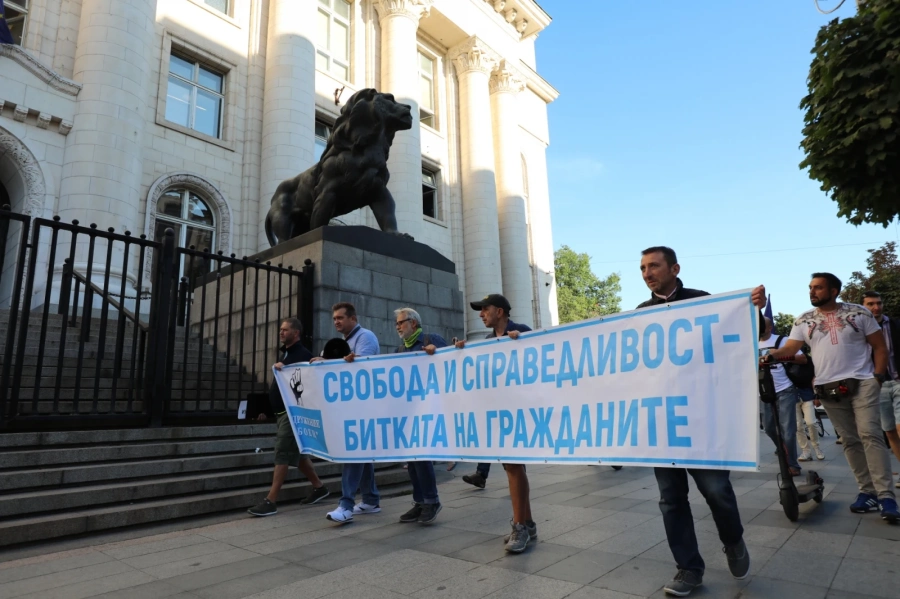 Ден 50: Протестиращи блокираха входа на Съдебната палата