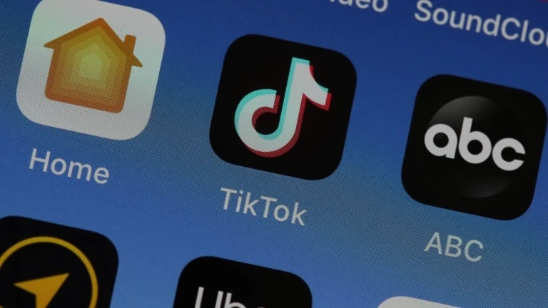 И Walmart се включва в наддаването за TikTok