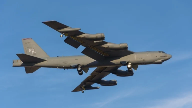 Бомбардировачи B-52 с мисия на НАТО над България