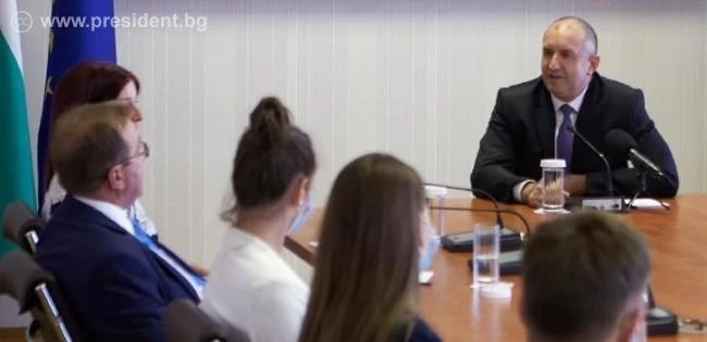 Радев: Демотивацията и бягството в чужбина на младите медици са сред основните проблеми на здравеопазването