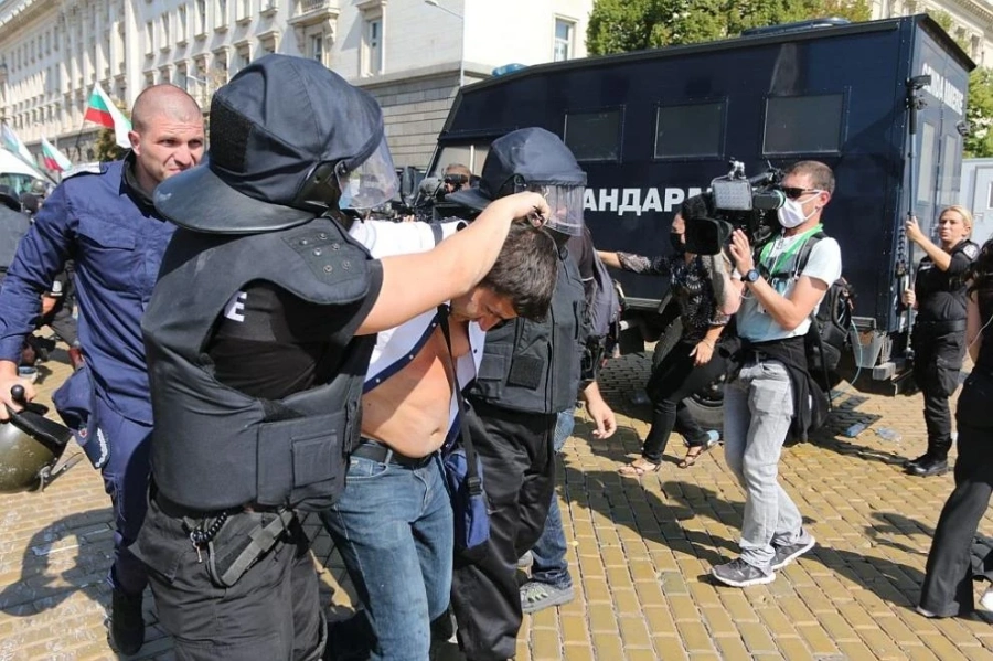 8 задържани на протеста, сред тях и Големия Дамбовец
