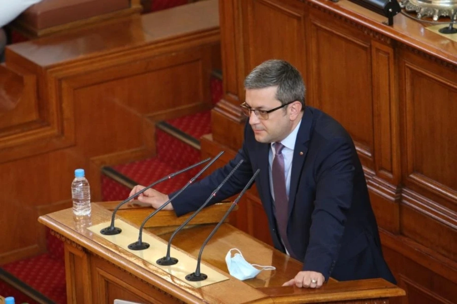 Тома Биков: Радев носи политическата отговорност за всичко, което се случи снощи