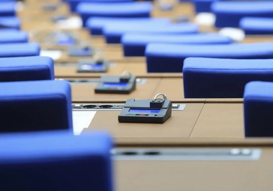 Системата за гласуване в парламента се бави заради обжалване на обществената поръчка