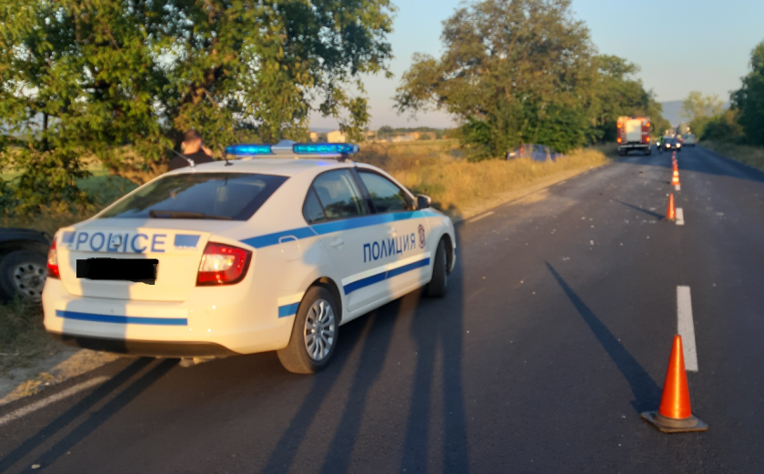 Трима загинаха край Нова Загора при челен сблъсък