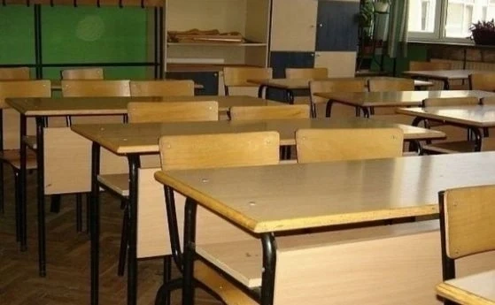 Два класа под карантина във Варна заради заразена учителка