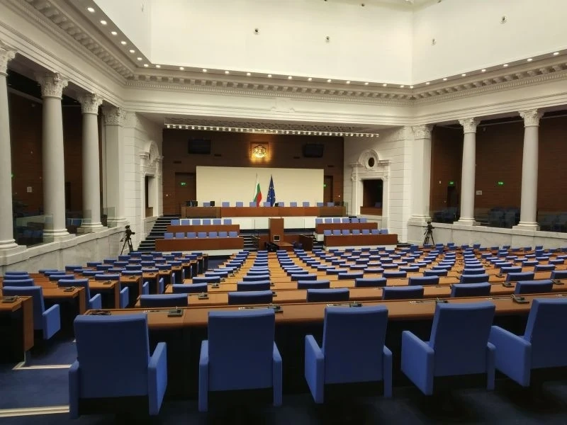 Депутатите решават окончателно за извънредния труд в МВР
