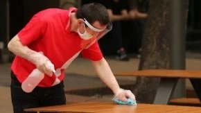 Бизнесът пази местата и заплатите на хората, независимо от кризисния спад на оборотите: Изследване