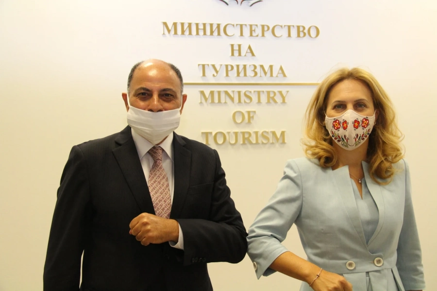 Марияна Николова разговаря с посланика на Египет в България