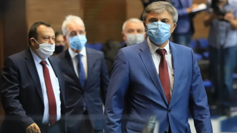 Правилата за носене на маски не важат за Парламента