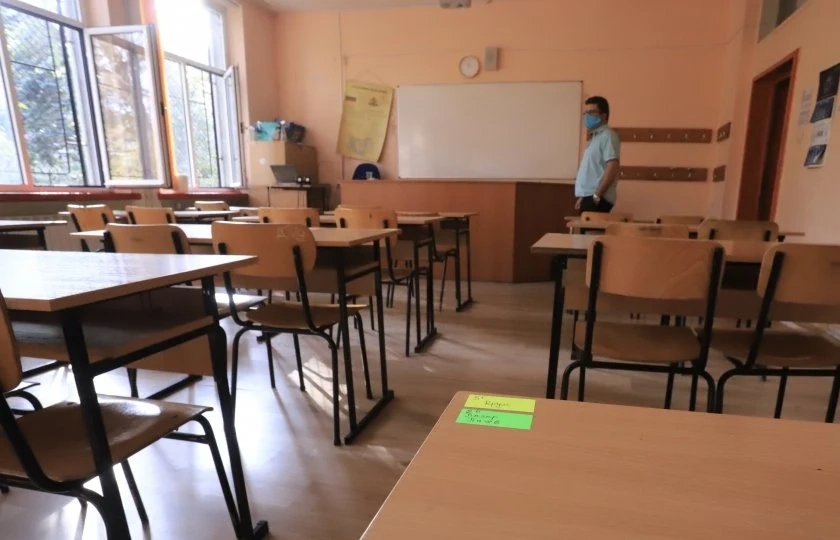Тестват 7 000 учители в София за антитела за COVID-19