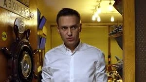 Навални се възстановява бързо, под строга охрана е