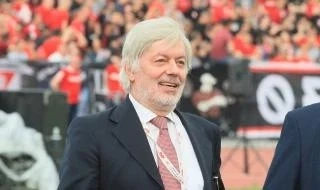 Жестоко пребиха Валентин Михов тази нощ!