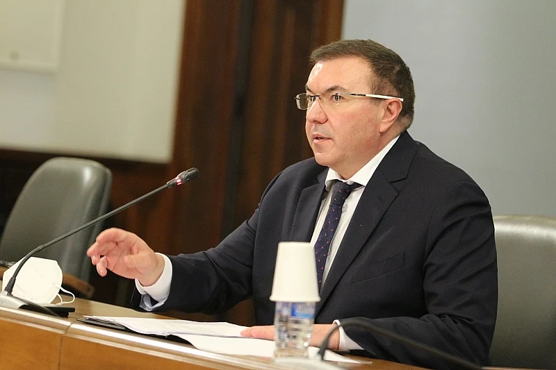 Маските стават задължителни и на открито