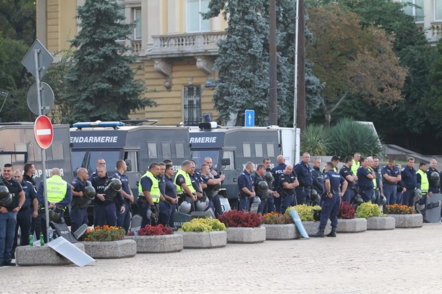 Полицаите излизат на протест в различни градове на страната